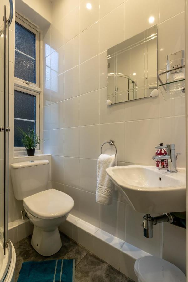 The Wanderlust - 1 Bedroom Apartment L Sleeps 4 With Sofa Bed L Prime Location Plus Free Wifi L Perfect For Business & Leisure Travelers L 15Percent Off Weekly & 20Percent Off Monthly Stays! London Exterior photo